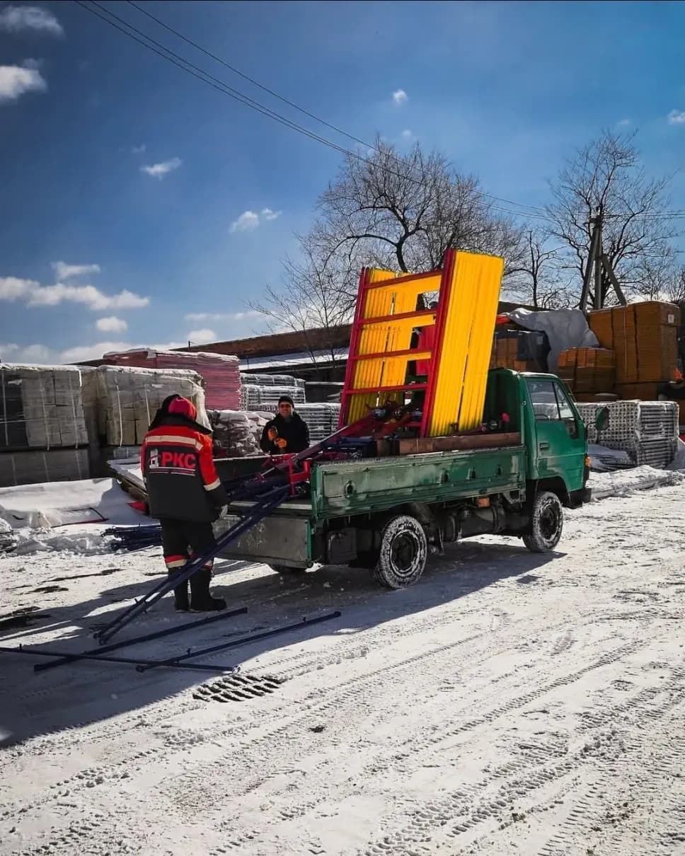 🚀 Отгружаем в стандартном темпе! 🏗️ Только что отправили очередную вышку тура для наших клиентов. Надежно, оперативно и с заботой о каждом заказе! 💪 В наличии есть вышки разных размеров: 1. 0.7*1.6 м 2. 1.2*2.0 м 3. 2.0*2.0 м